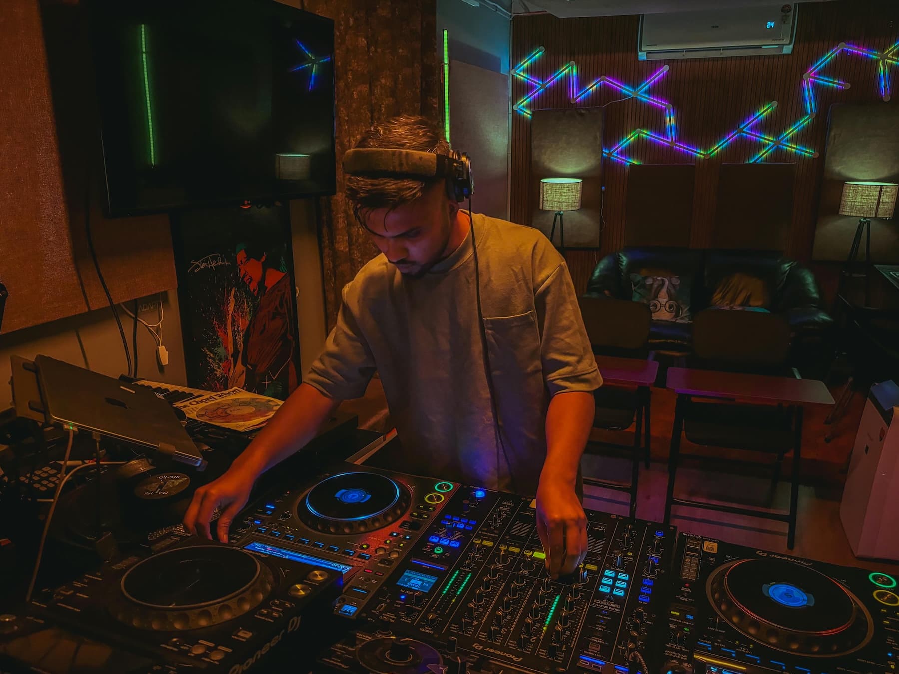 DJ in der Nähe finden – für Hochzeit, Geburtstag & Party - Listando